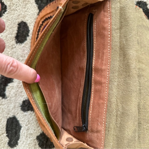 Vintage handmade leather crossbody bag - Picture 3 of 5